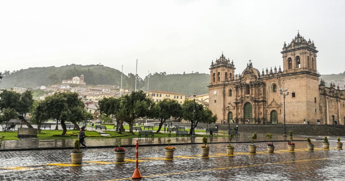 Why travel to Cusco in the rainy season?