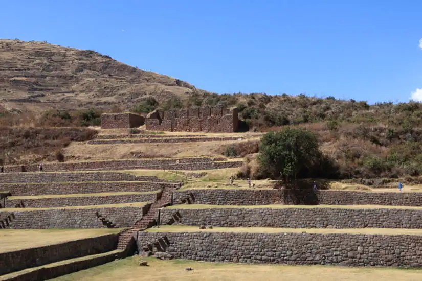 Ruinas incas y terrazas de Tipón en el tour Valle Sur de Cusco.