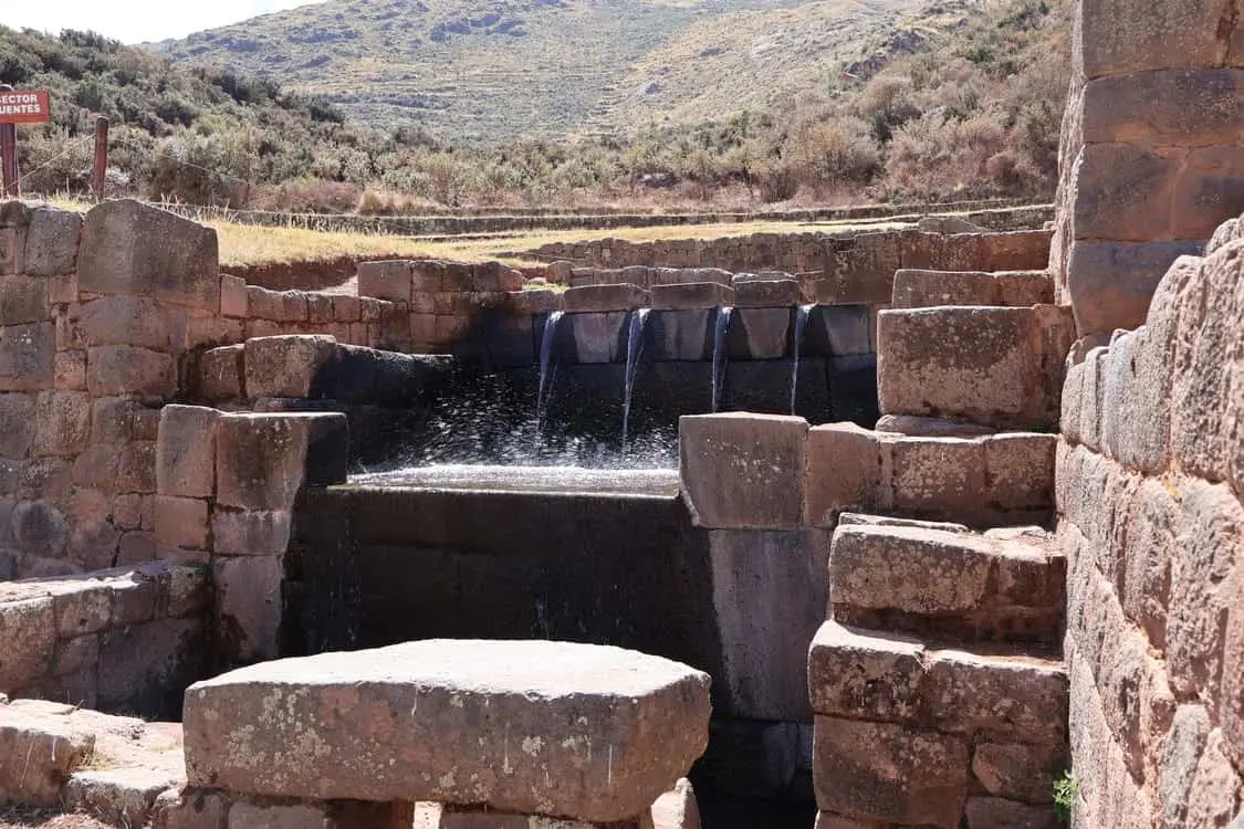 Canales de agua incas de Tipón en el tour Valle Sur de Cusco.
